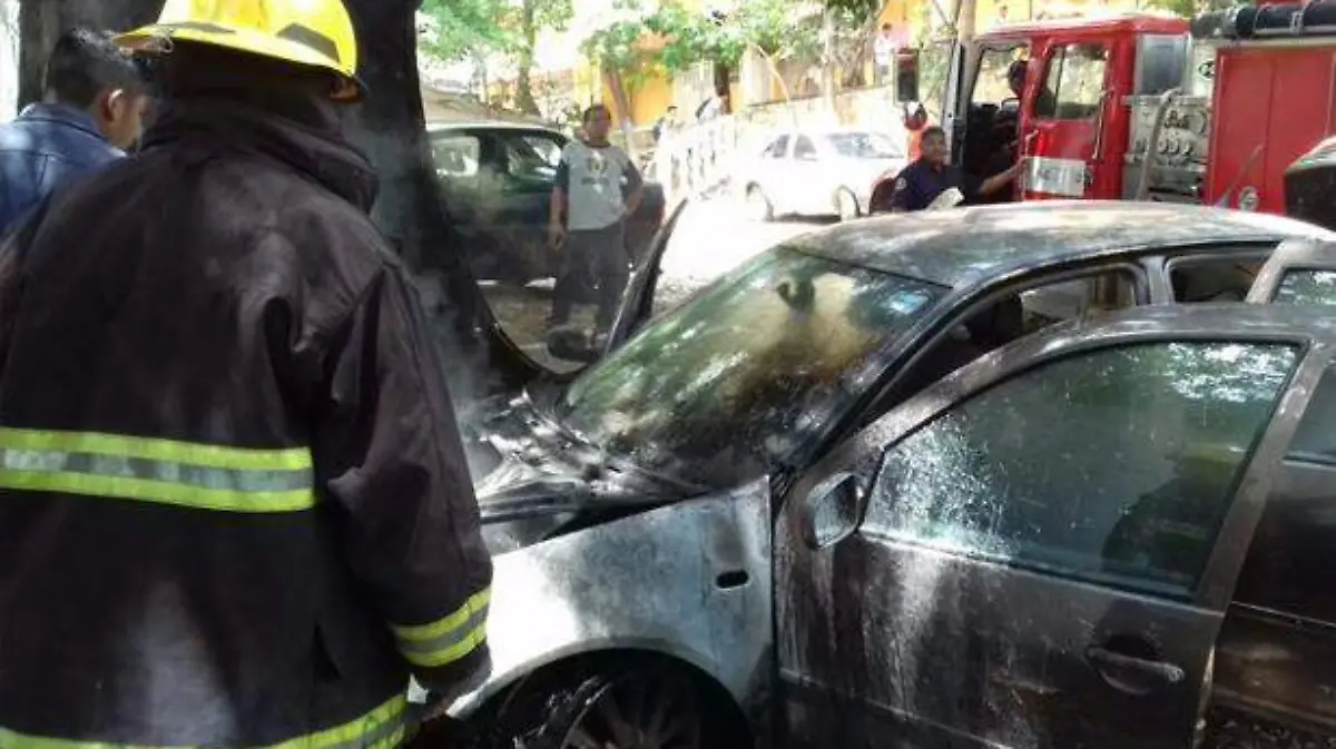 Acapulco - jetta incendiado