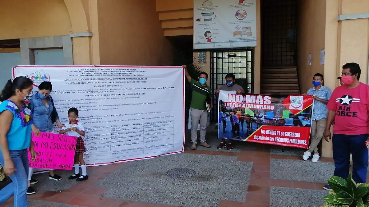 protesta padres familias