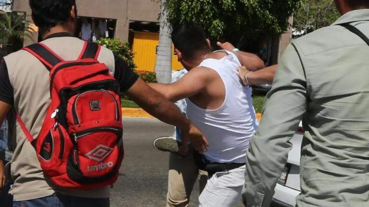 Golpean a fotografo