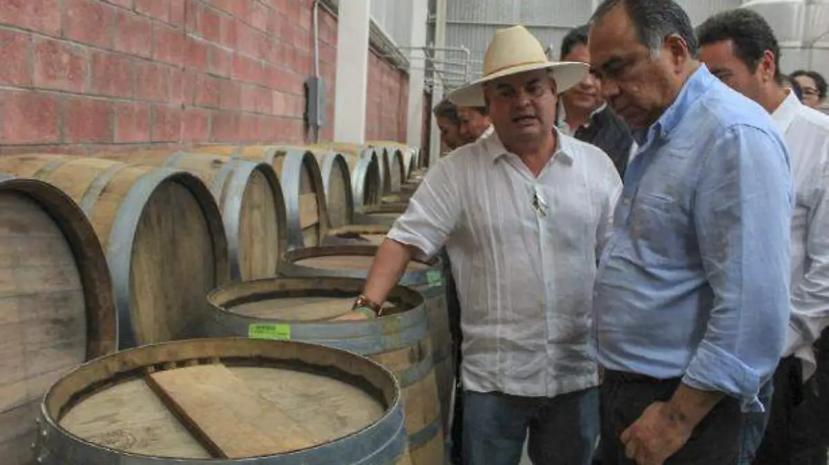 Apoya HAF la producción de mezcal