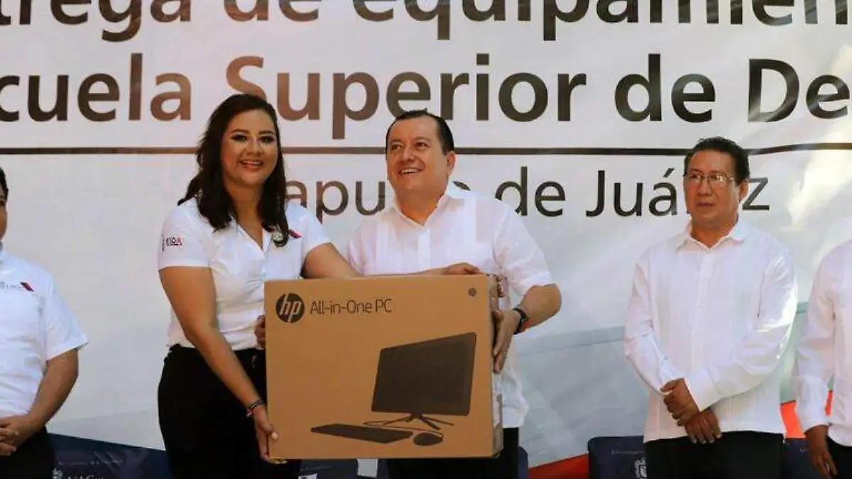 Saldaña entrega de equipos