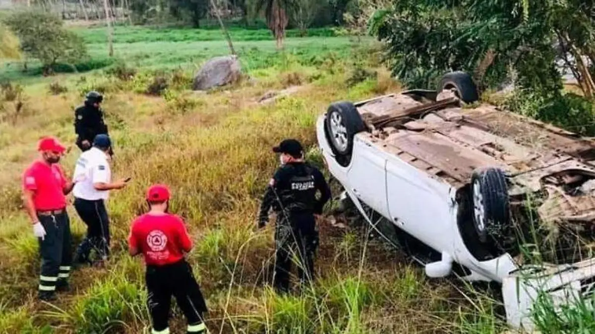 VEhículo volteado
