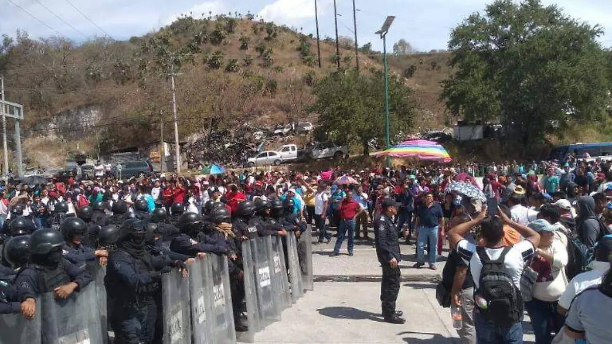 Bloqueo en autopista del sol