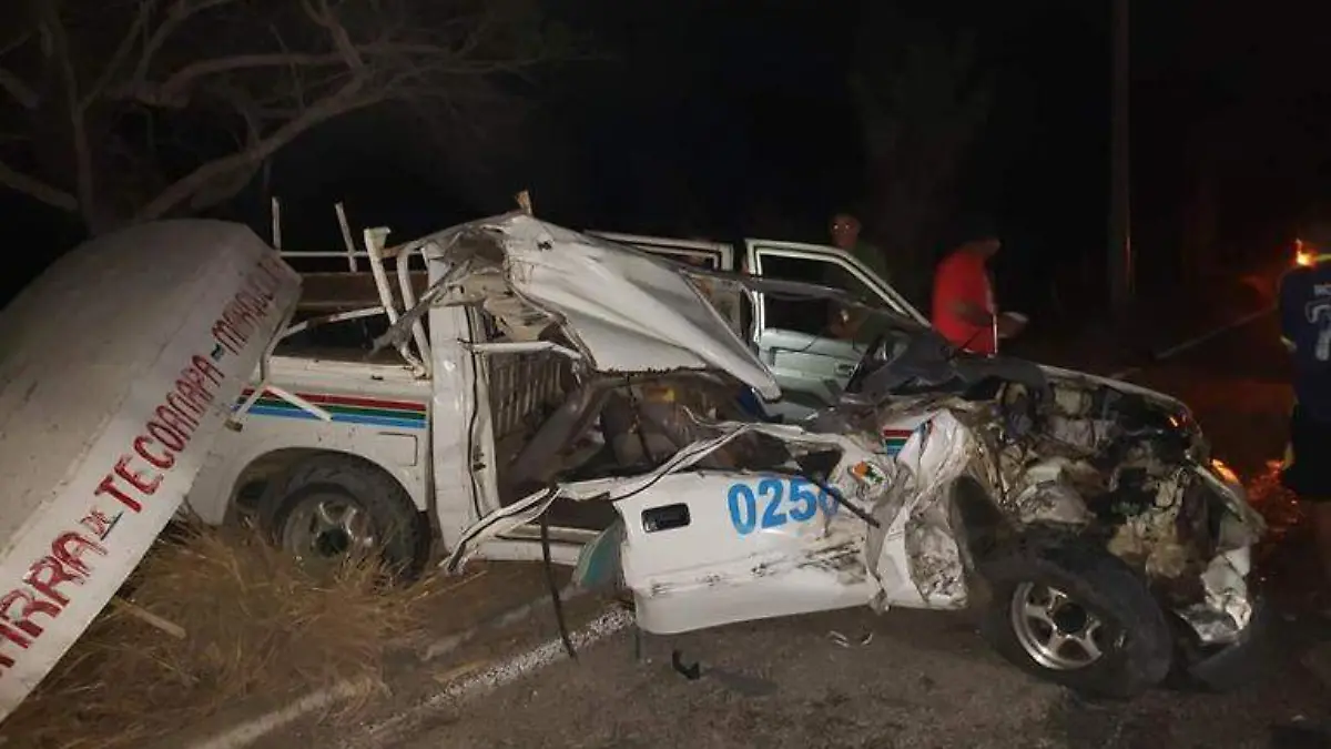 Acapulco - accidente en la carretera de marquelia