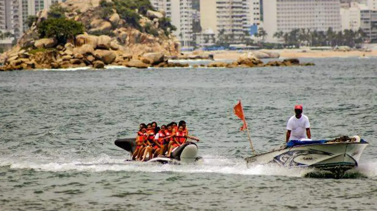 ACapulco - bajan renta de servicios acuáticos