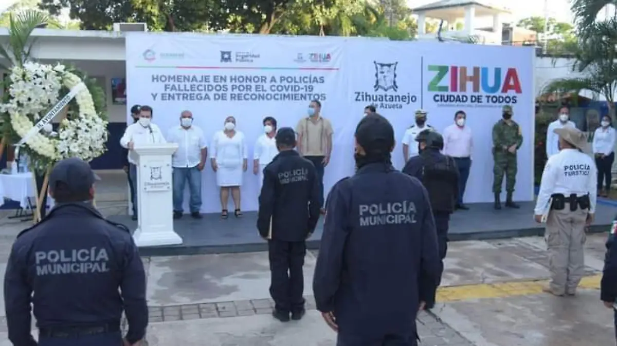 conmemoran policias
