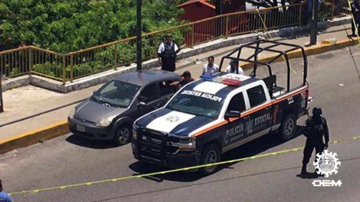 Acapulco Cuerpos enn la carretera rumbo a la cima