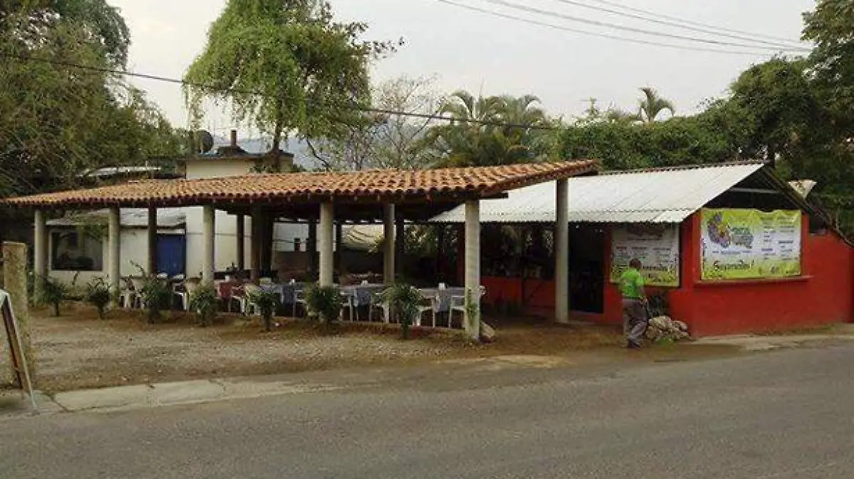 Ayutla - buena afluencia de turismo pese a elecciones