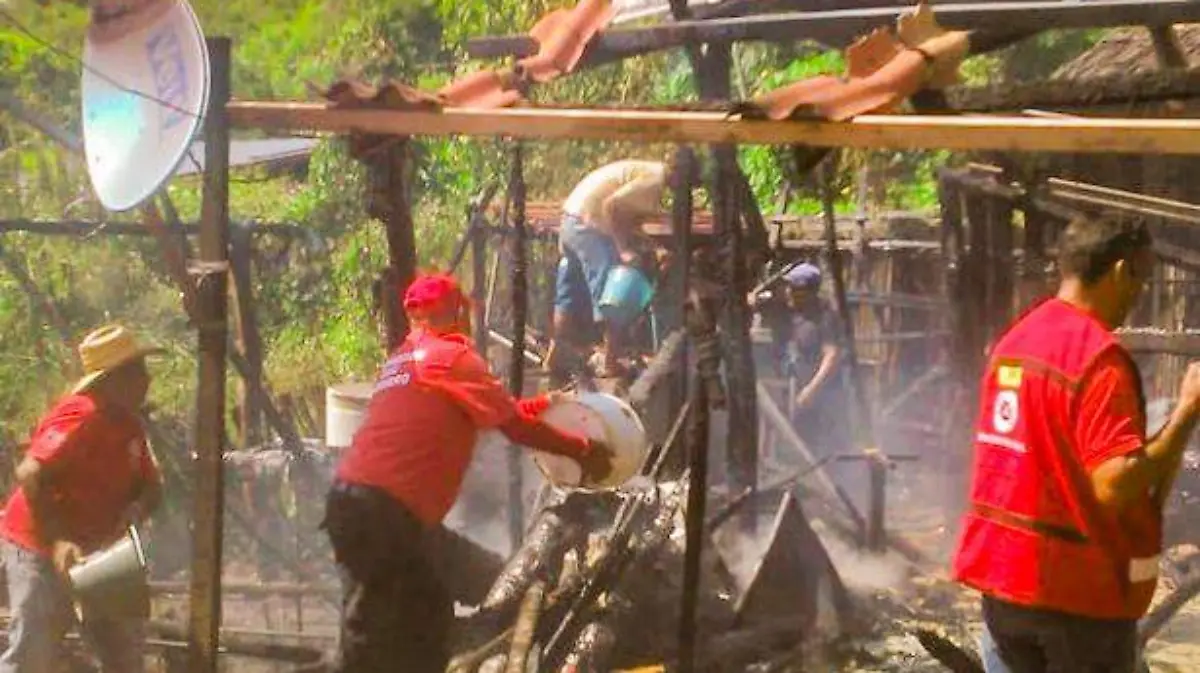 Acapulco incendio de parián 12 locales afectados