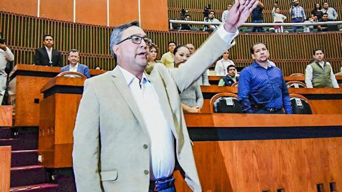 Acapulco - Toma protesta el diputado suplente de Pablo Sandoval