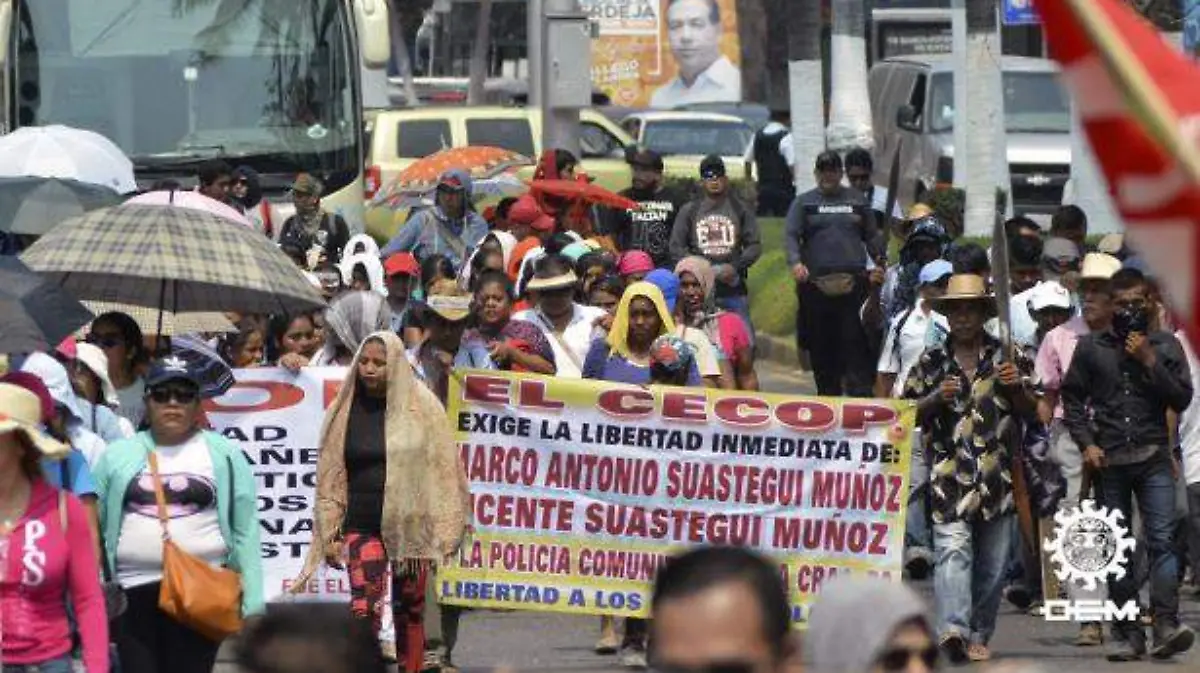 Acapulco - marchan por las calles de acapulco 2