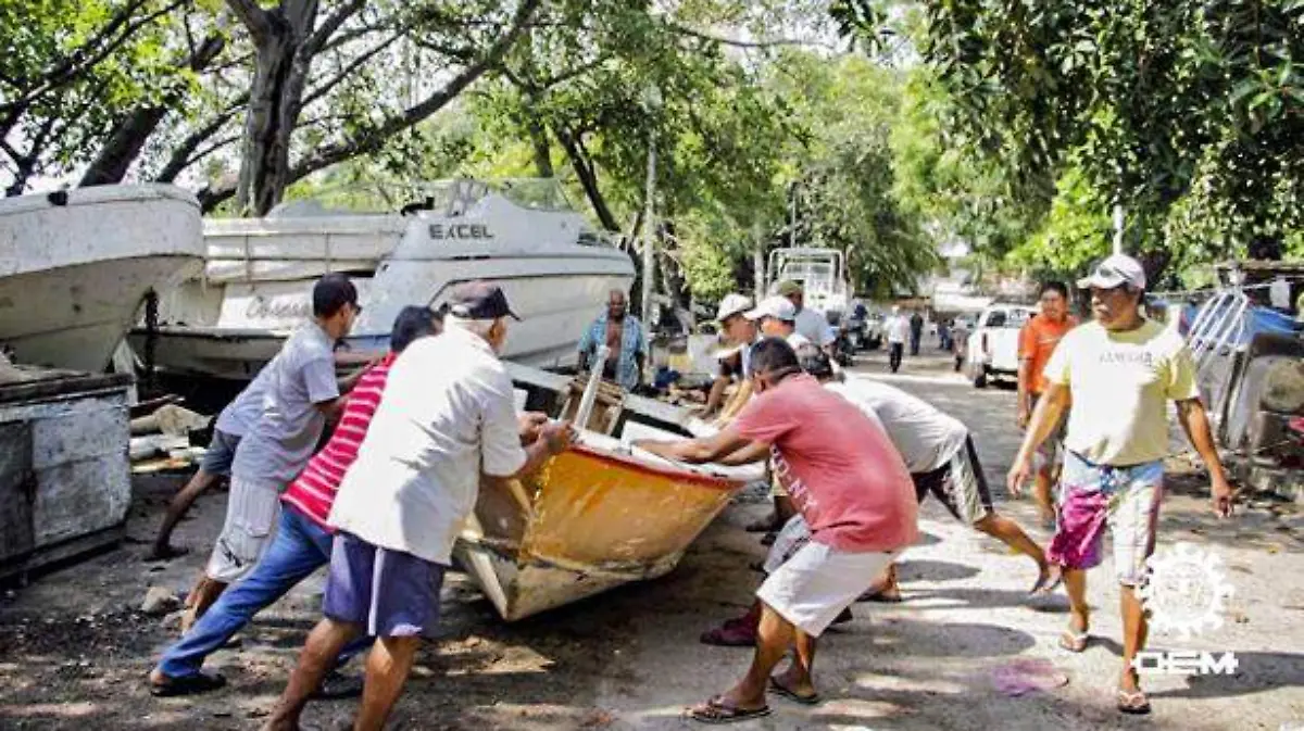Acapulco - Comienzan a retirar las embarcaciones de playa manzanillo