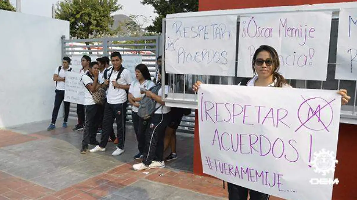Acapulco - toman las instalaciones de la UDA