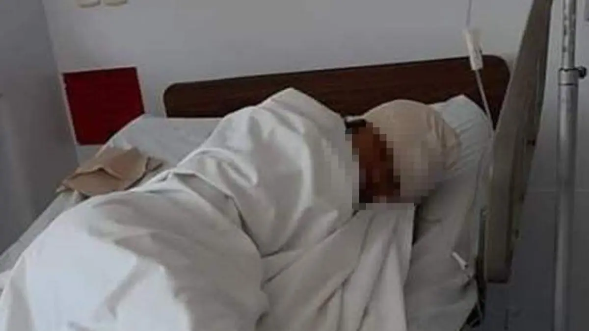 Mujer hospital machete