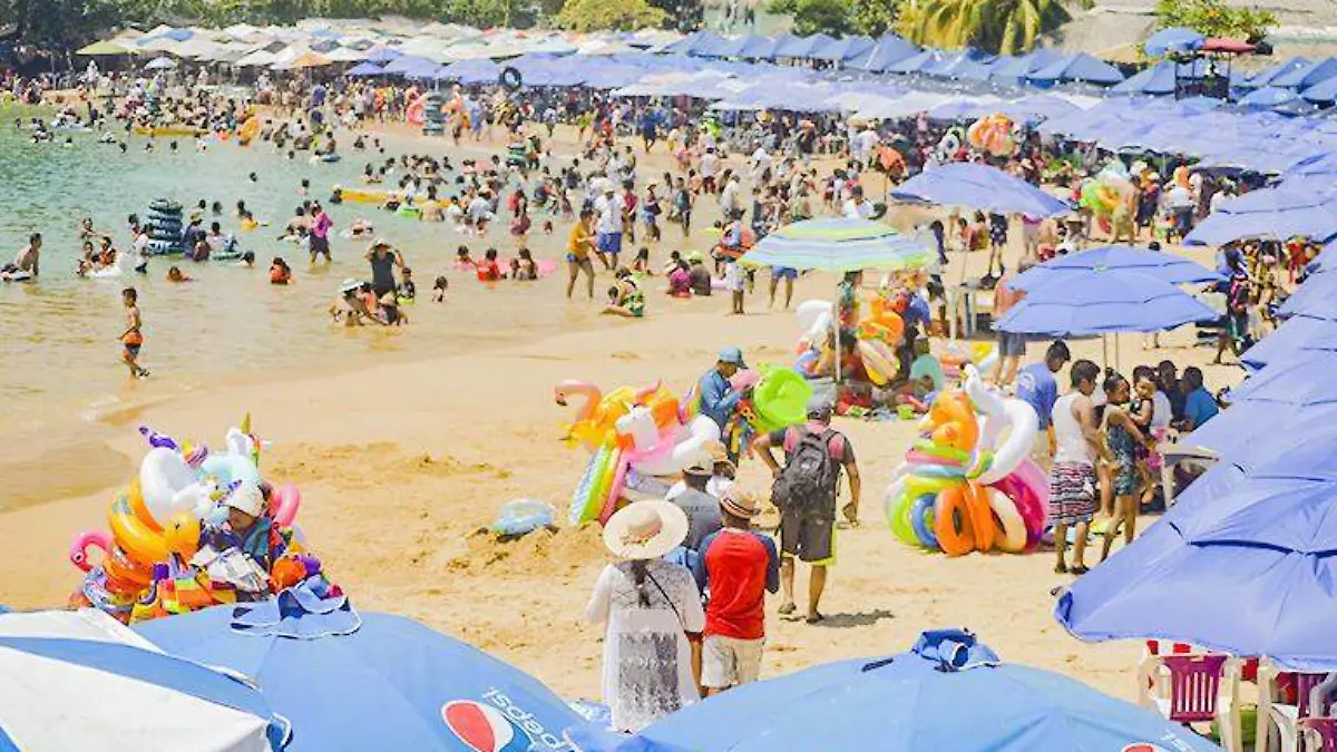 Acapulco playas llenas en fin de semana