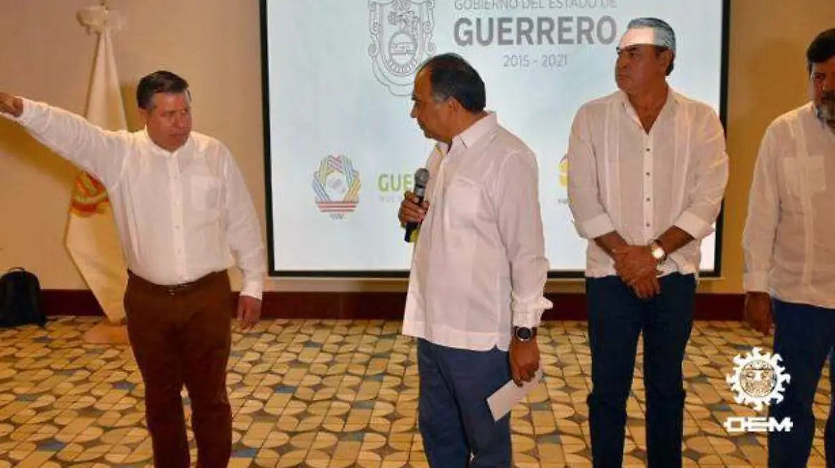 Zihuatanejo - Astudillo toma protesta a nuevo director de fibazi