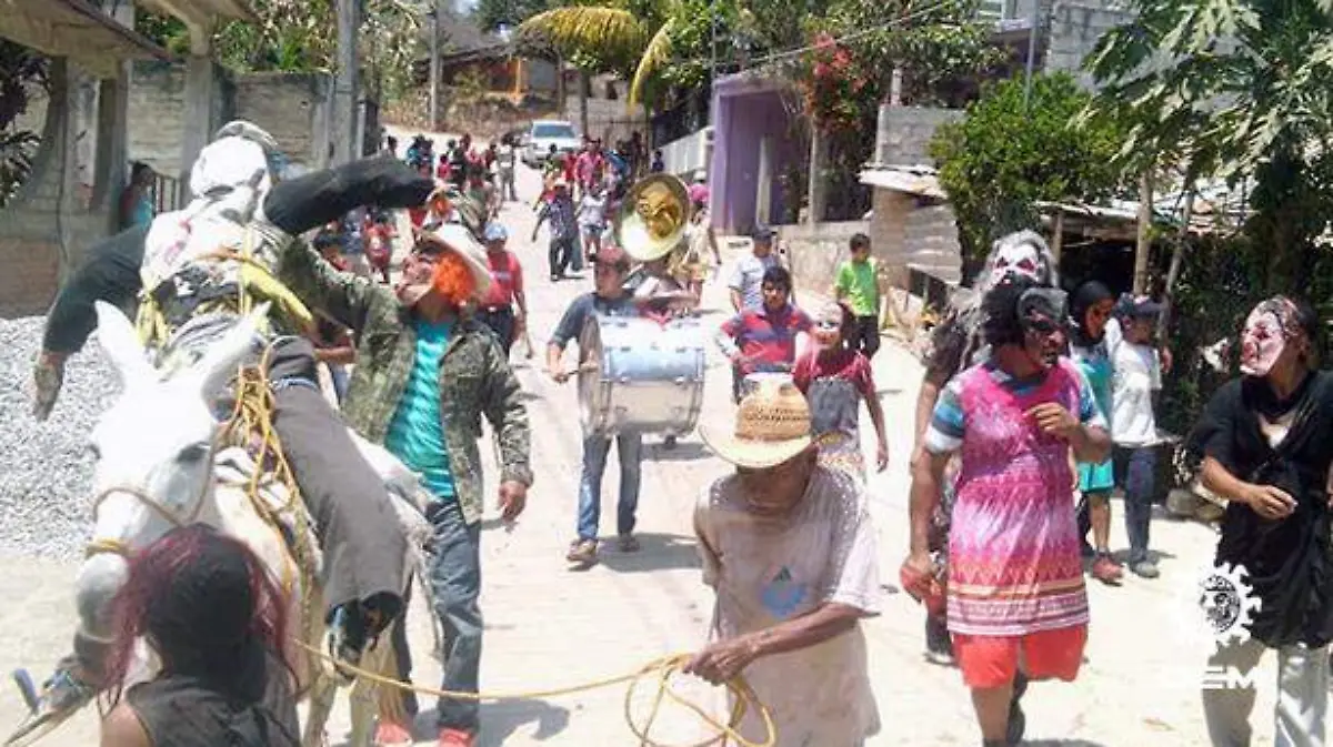 acapulco - quema de judas en semana santa