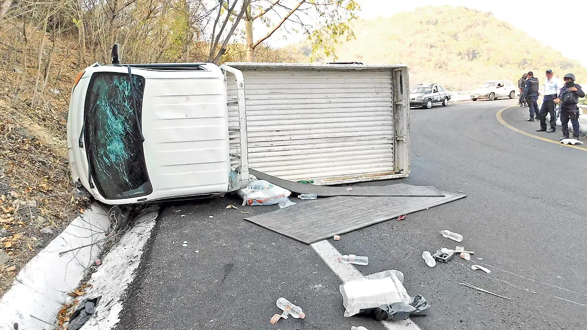 Volcadura en carretera
