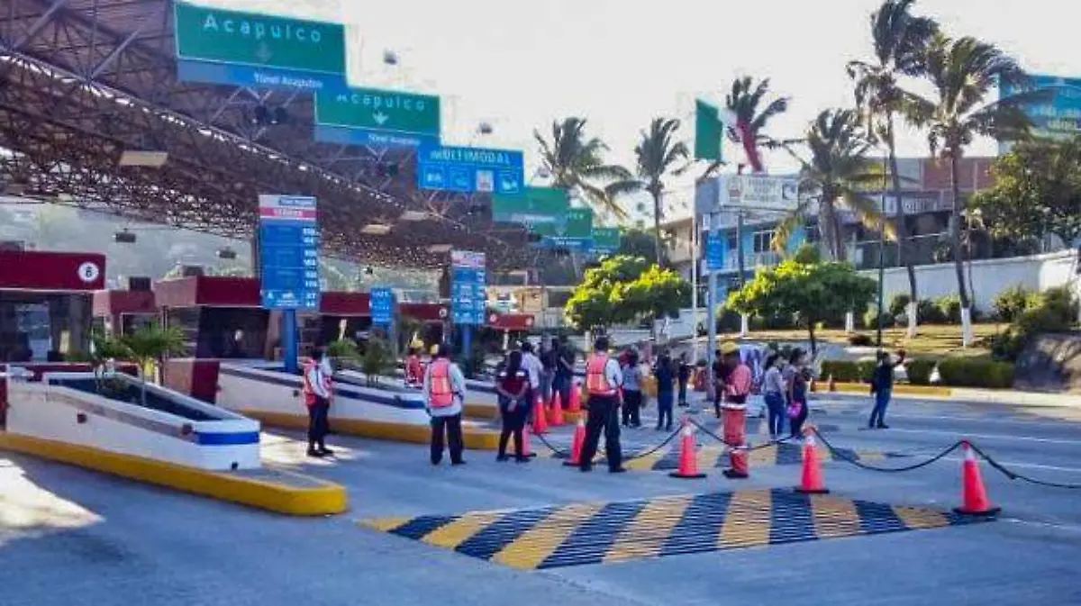 Acapulco - protesta UPN en maxitúnel