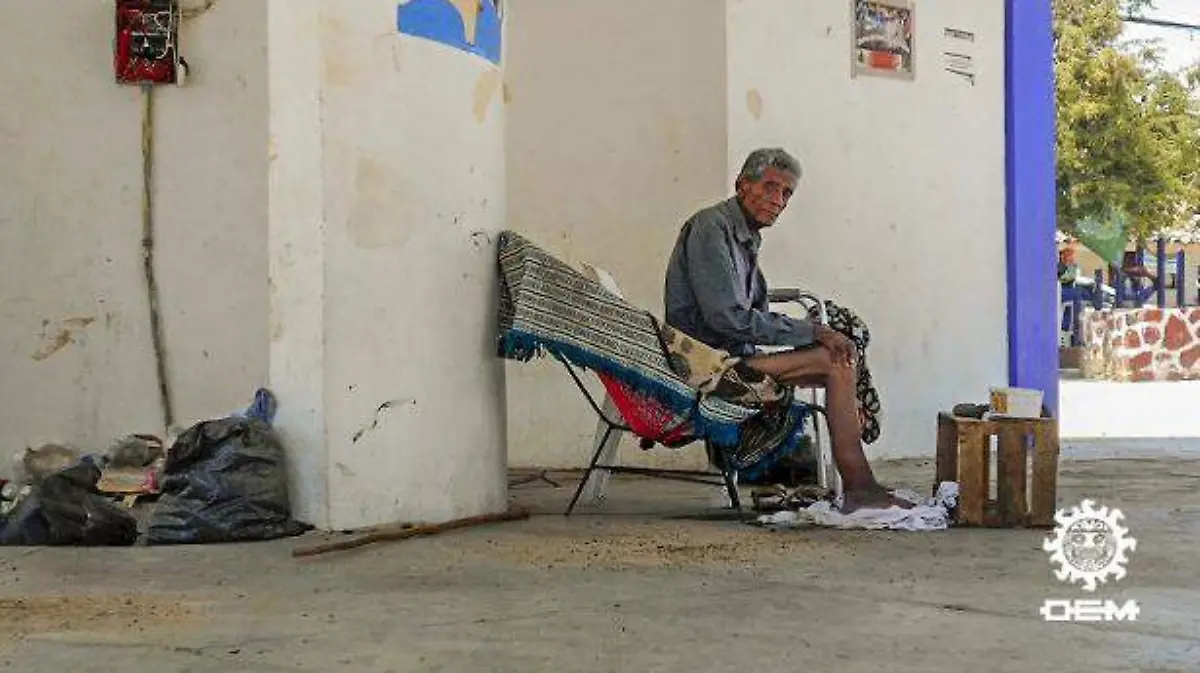 acapulco - Abuelo que deambula en la calle