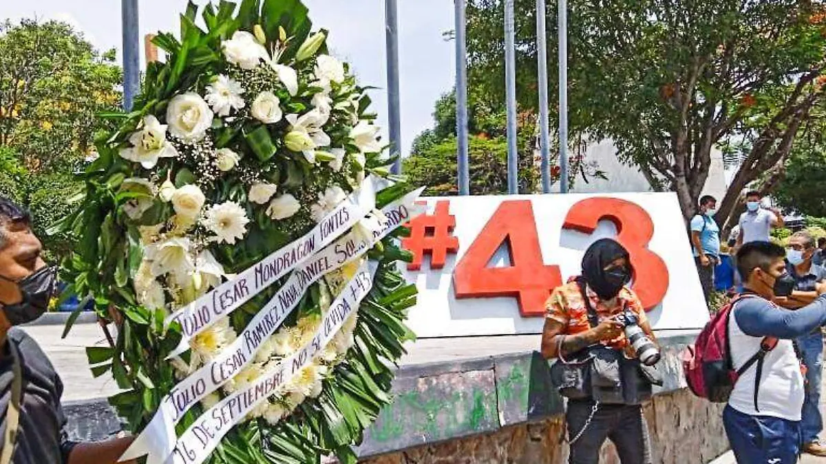 conmemoran a los 43