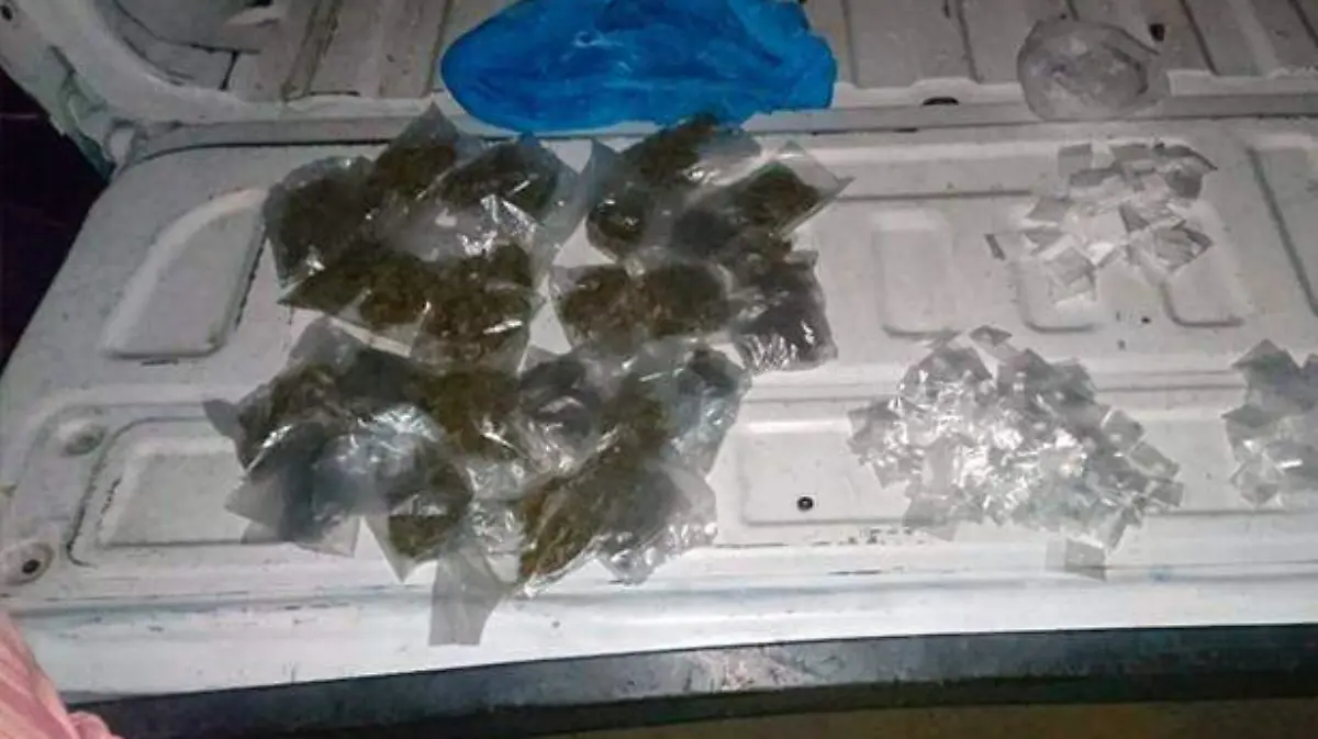 Acapulco - dos detenidos por posesión de presunta droga