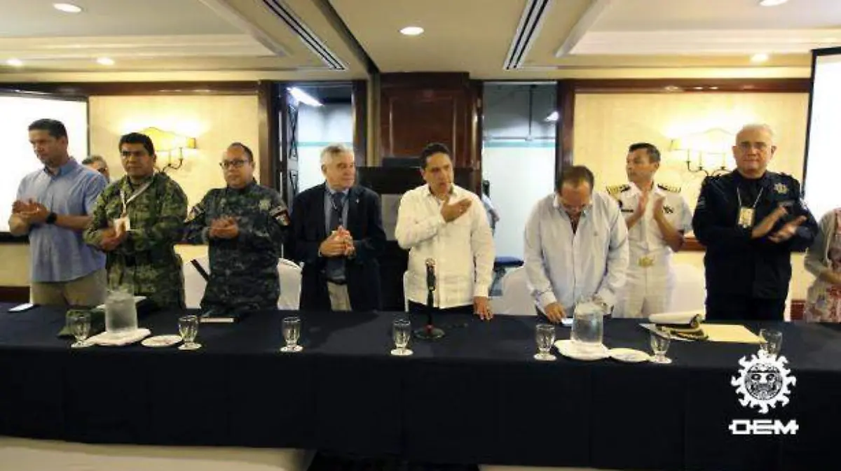 Acapulco - Inaugura Evodio Primera Convención Nacional de Seguridad Turística