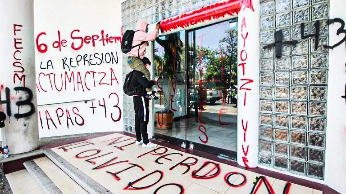 vandalizan palacio federal