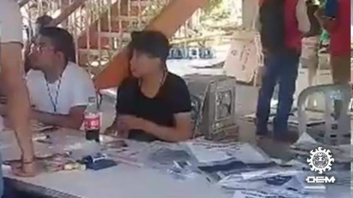 Iguala - ciudadanos rompen boletas por inconformidad