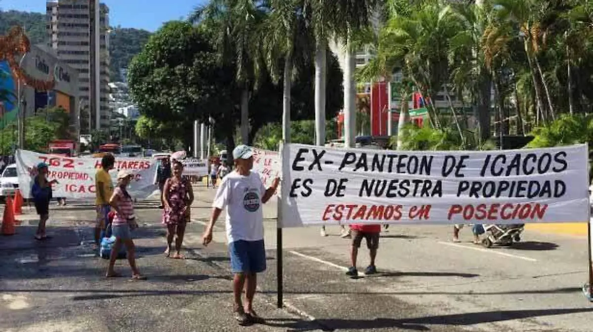 Acapulco - marcha por la costera ejidatarios de Icacos