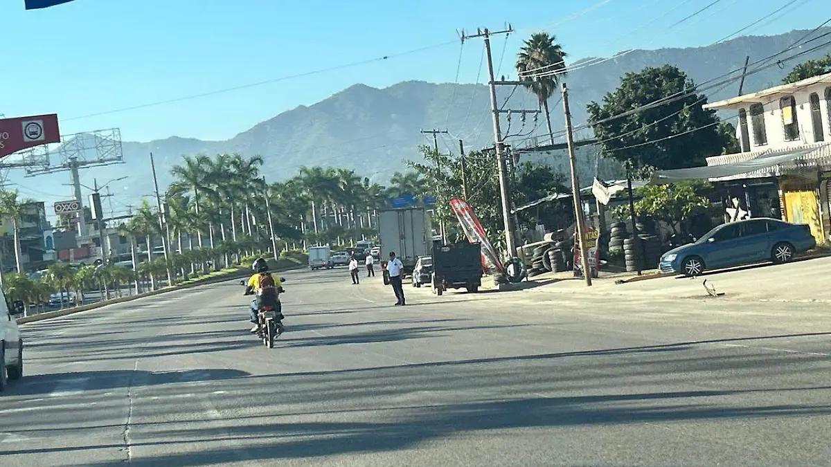Piden retiro de reten de policías viales del bulevar Vicente Guerrero