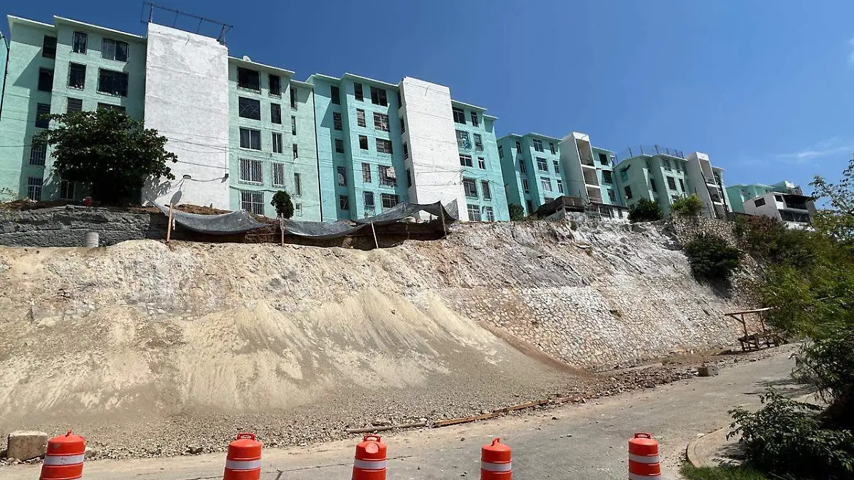 Fueron 30 metros del muro que colapsaron por las lluvias del huracán John