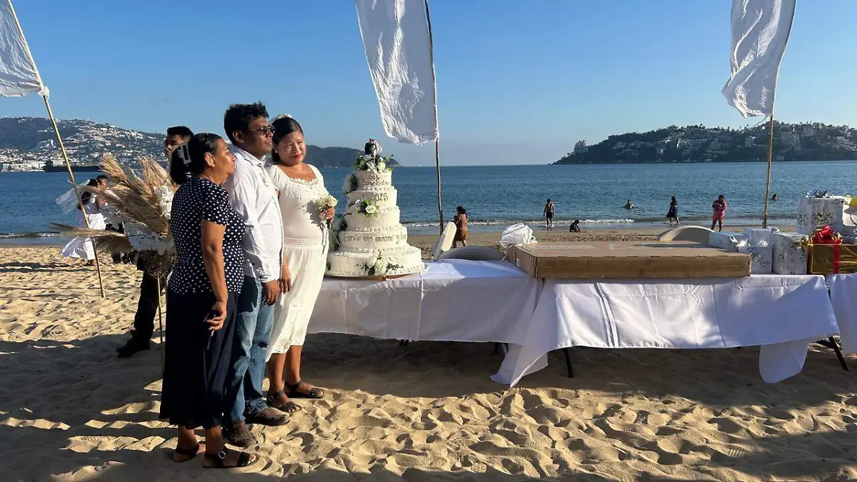 El ambiente fue amenizado en la boda colectiva por el grupo musical La Luz Roja de San Marcos 