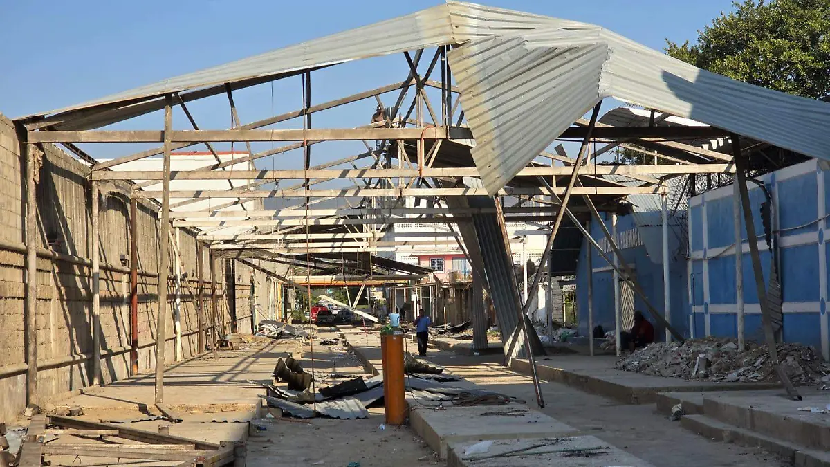 Con el retiro de la estructura, se recupera la vialidad en la acle 20 de la Zapata 