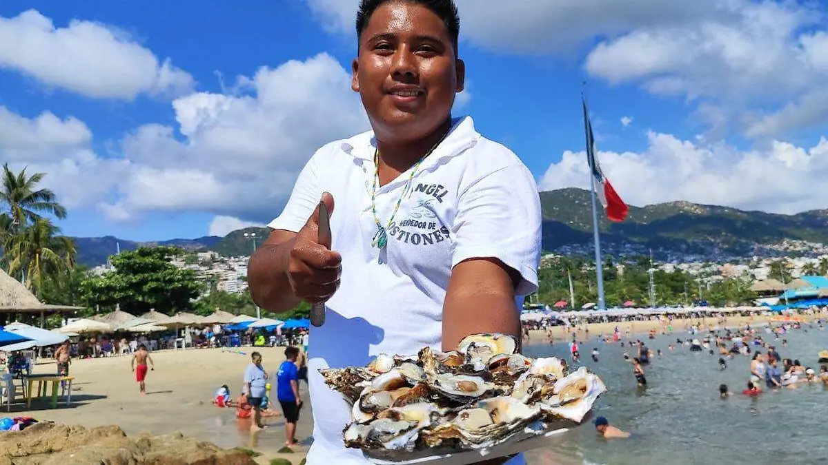angel-garcia-vendedor-ostiones-acapulco-1