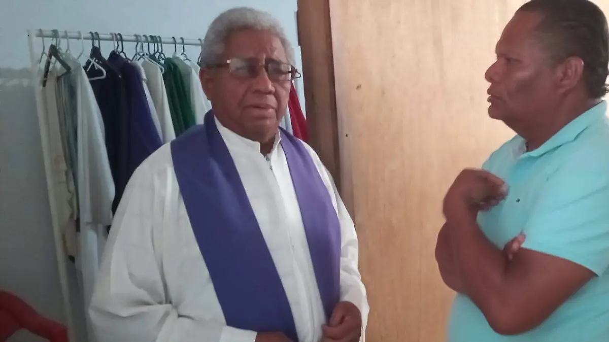 Padre de la parroquia de Santa Cruz, Benjamin Salado