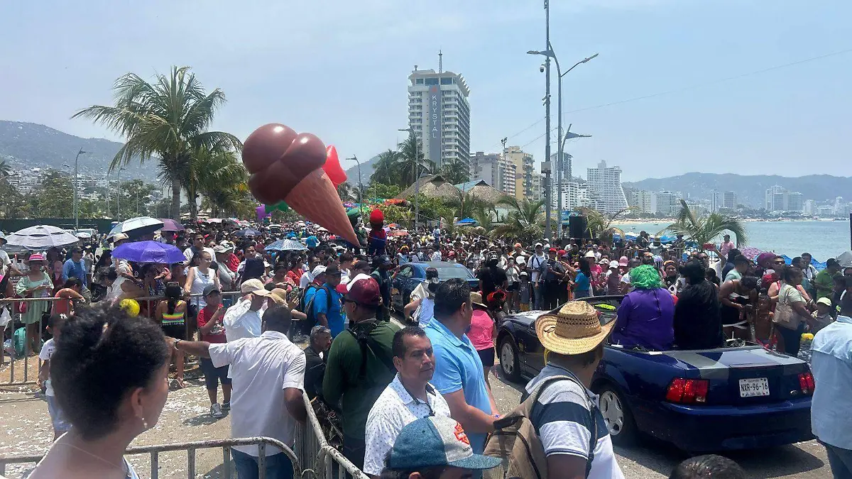 Miles de personas por desfile de globos 