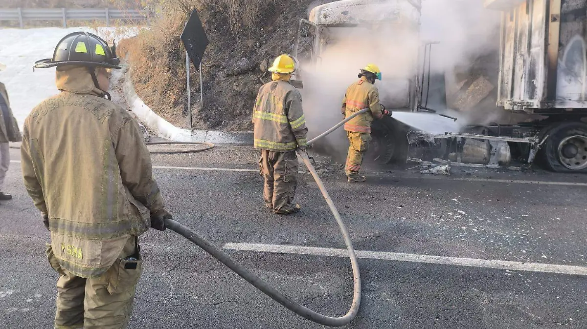 Se incendia tráiler 