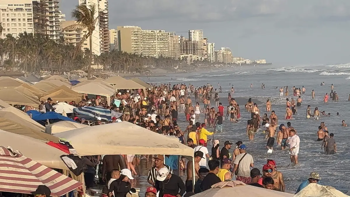 Playa Princess llena de asistentes al AcaMoto