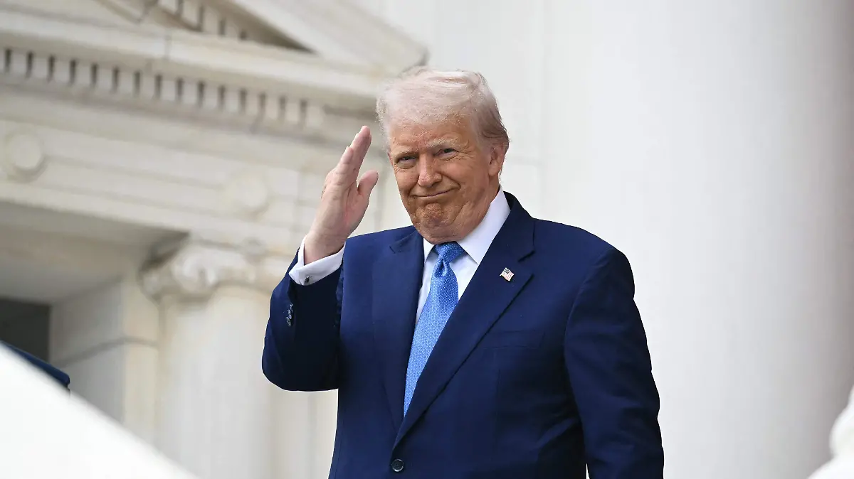 AFP__20250526__487V4Y4__v2__HighRes__UsPresidentDonaldTrumpLaysAWreathAtTheTombOfThe