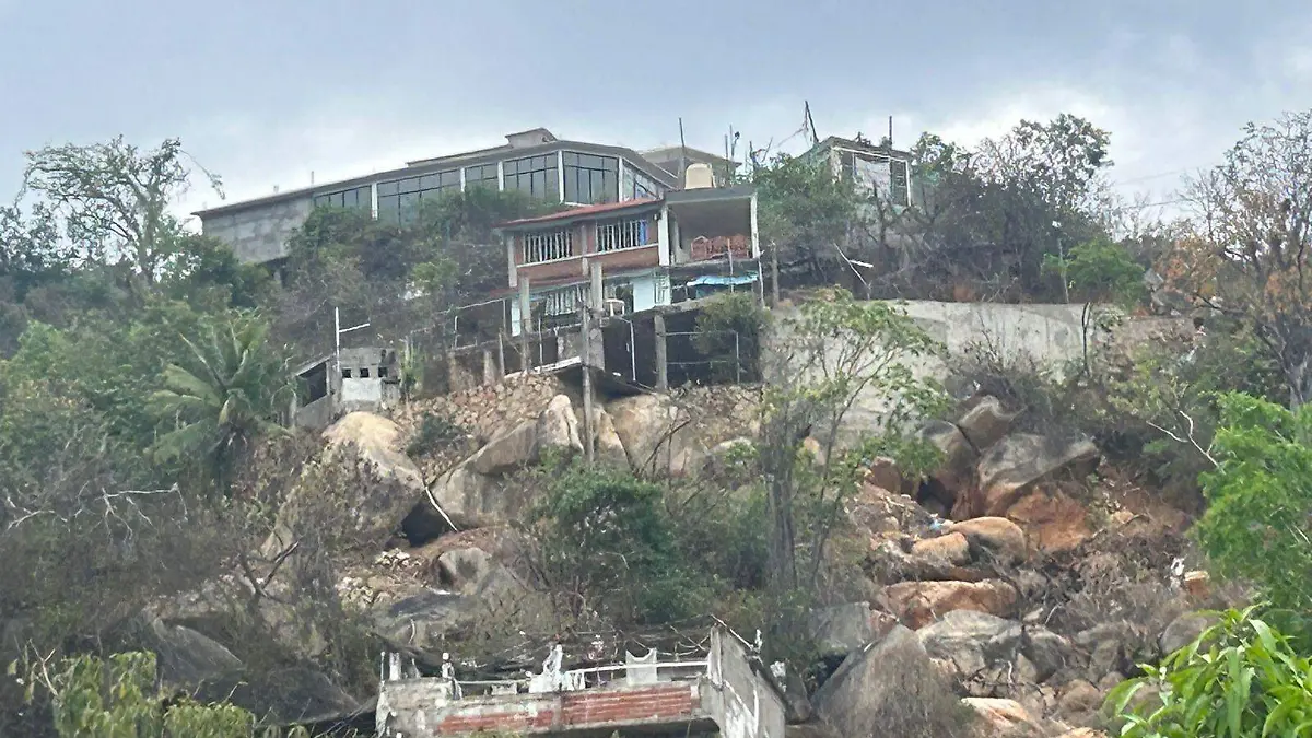 Luego del paso de los dos huracanes, aumentó el riesgo para familias que viven cerca de rocas