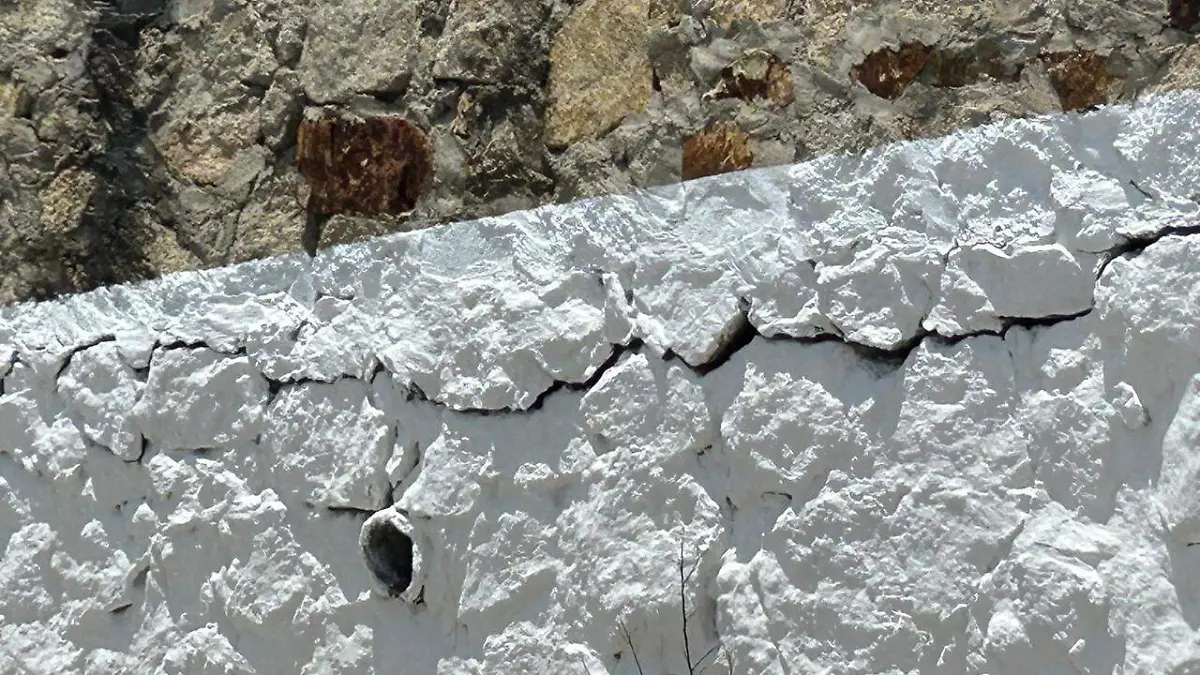 Si se requiere rehabilitación y en otra parte reconstrucción de muro