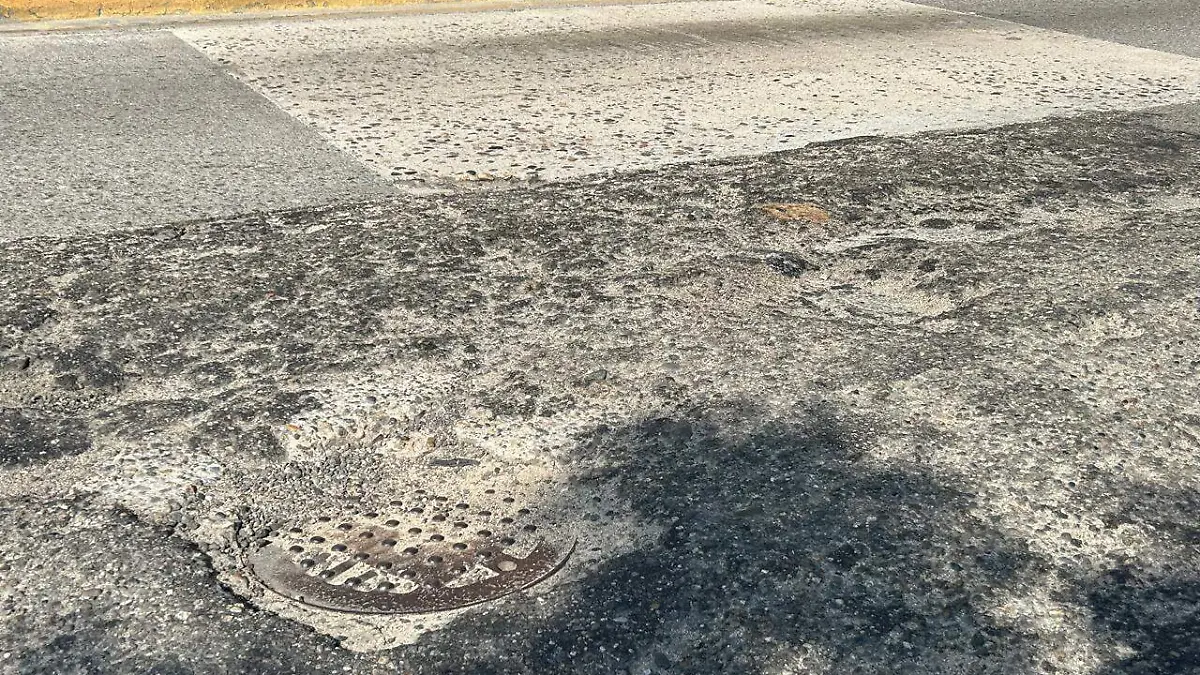 Algunos puntos de la costera, esta el asfalto en mal estado