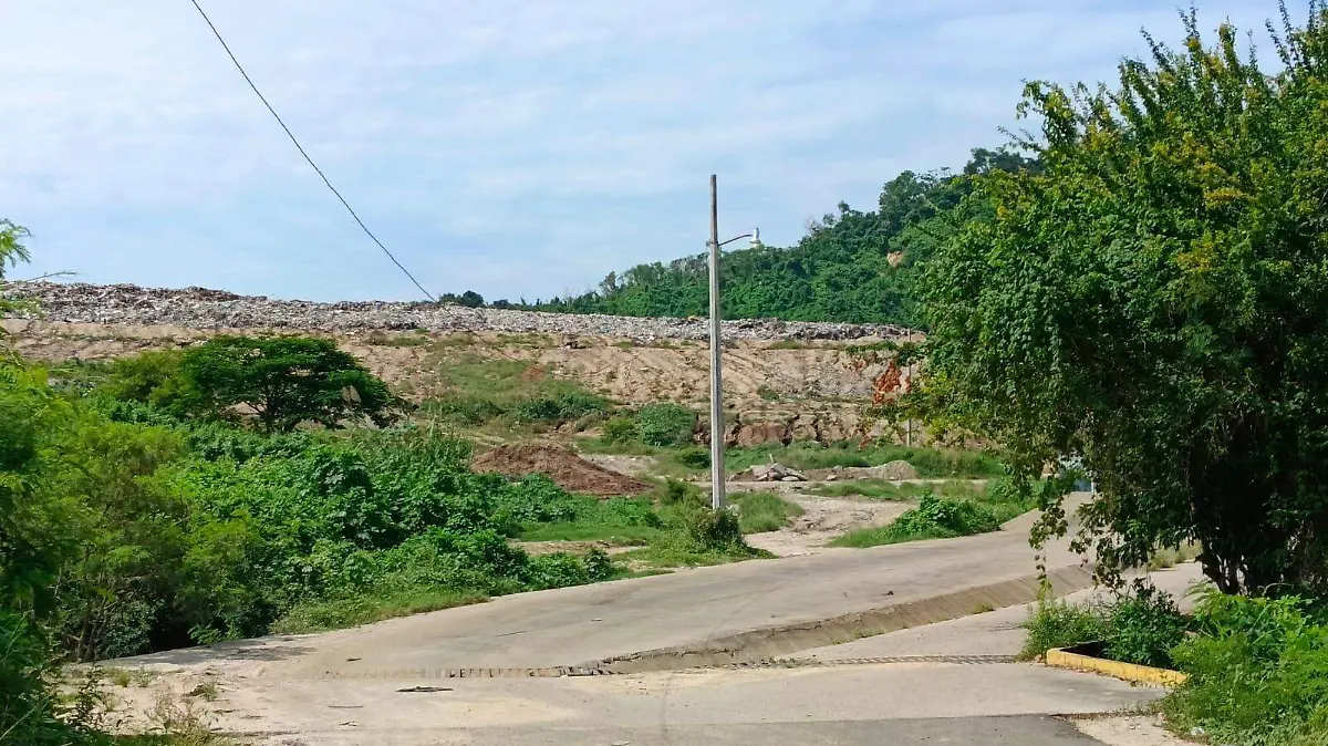 Esperan que este martes, se resuelva el conflicto que mantiene cerrado el Relleno Sanitario