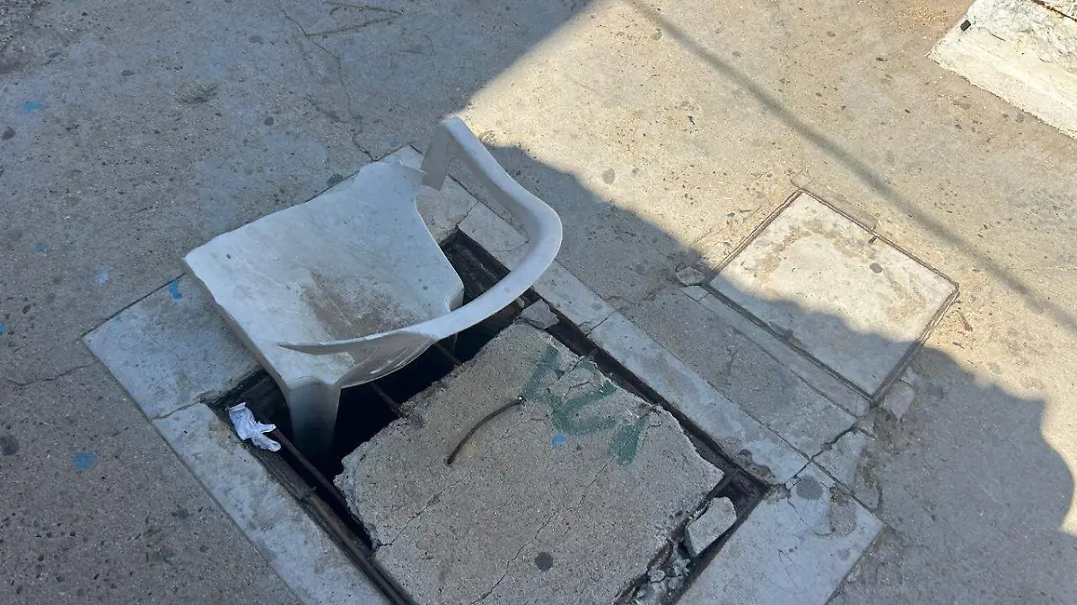 Son varias las alcantarillas abiertas