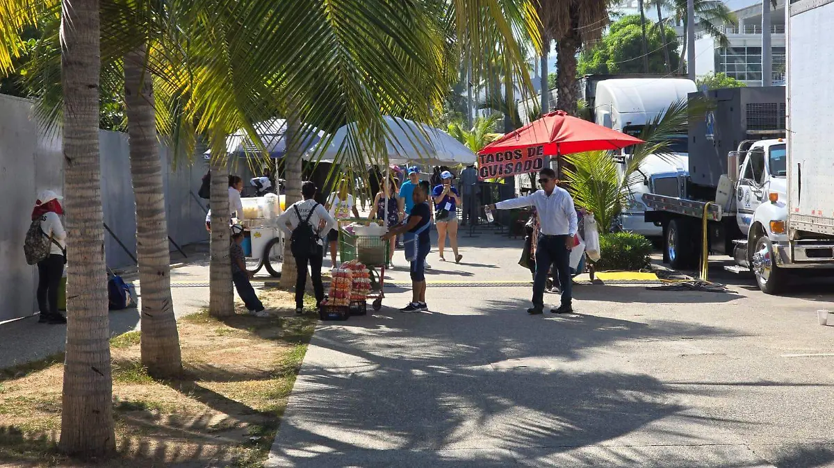 Comerciantes ambulantes también se apoderaron de la costera por el Tonic Fest