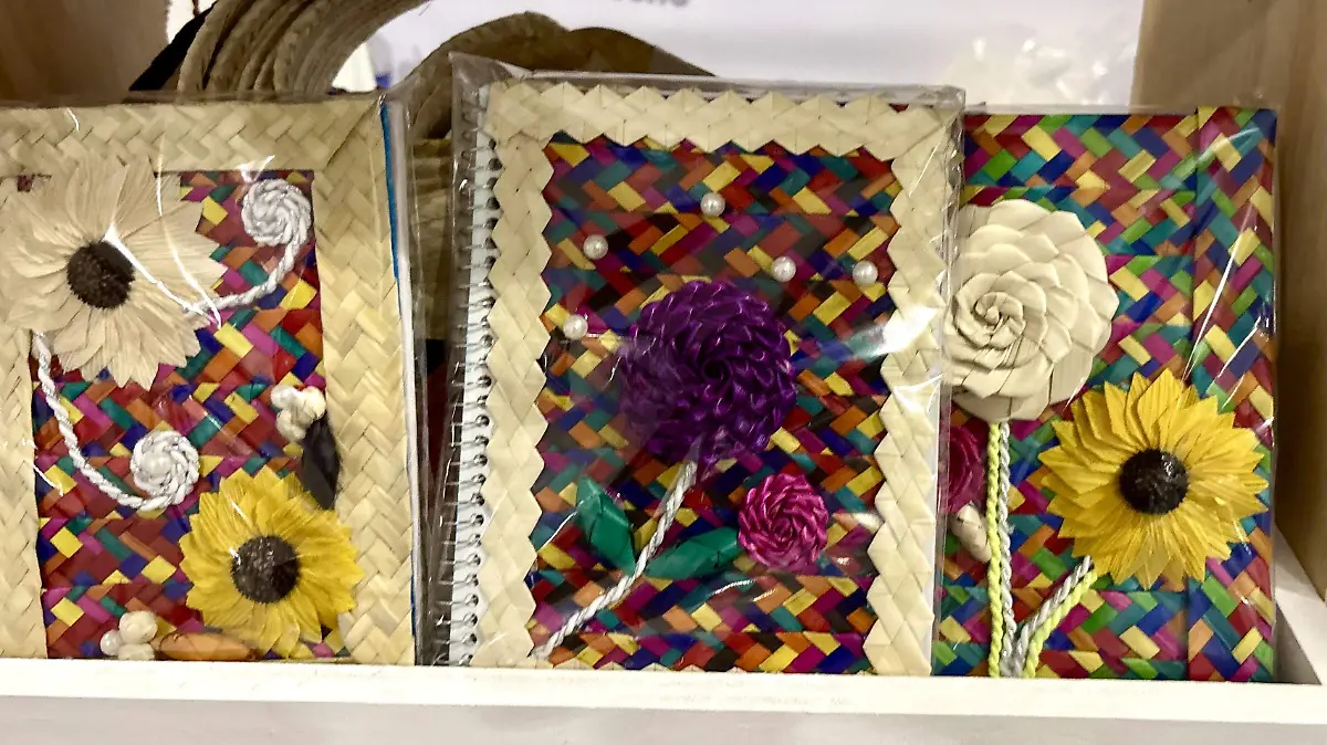 Artesanías hechas con palma en Chilapa