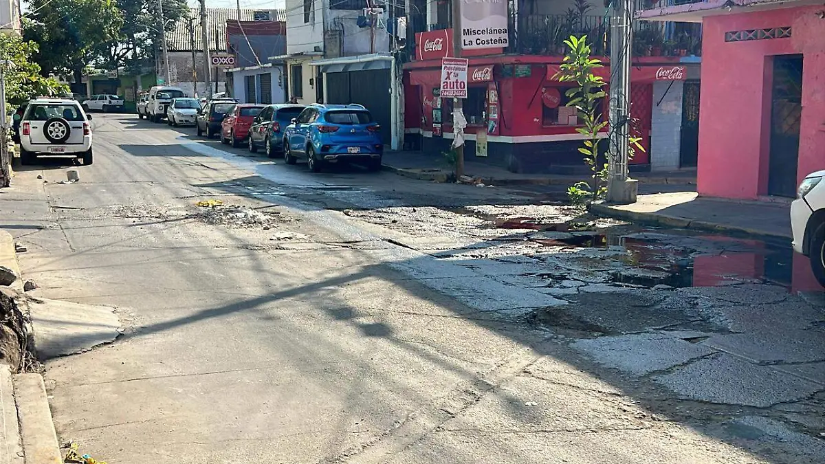 deterioro en avenida 16 de septiembre
