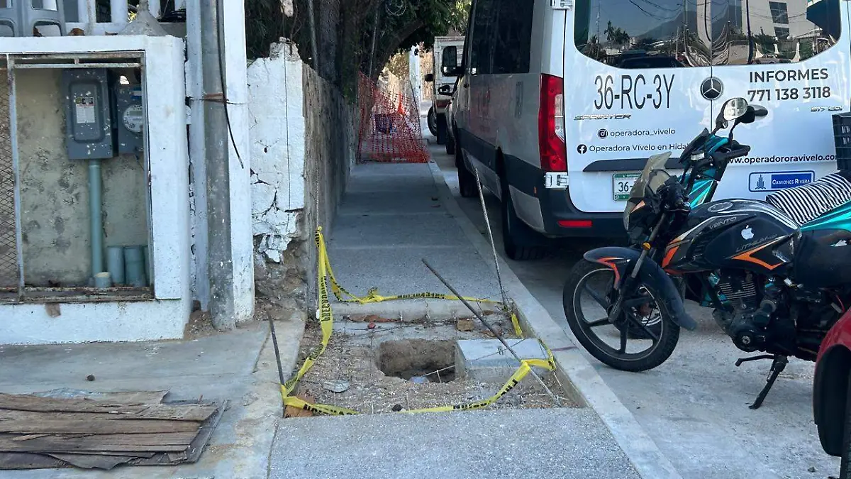 No se puede caminar por las banquetas en el Barrio de Petaquillas 