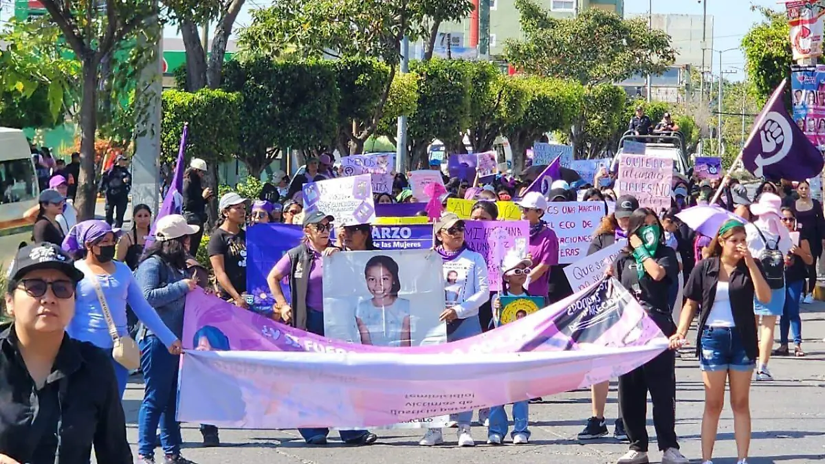 8M-chilpancingo-marcha